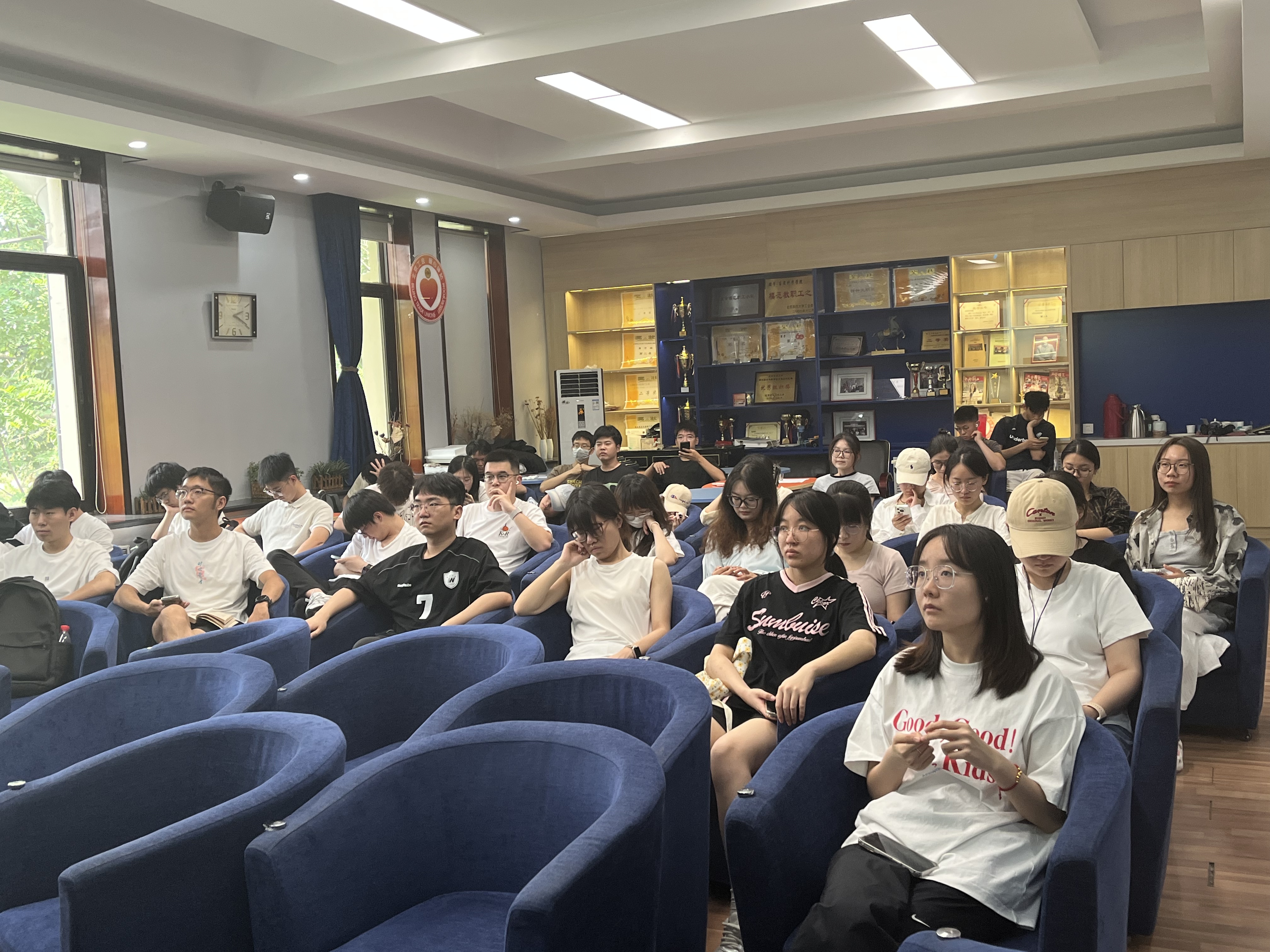 1751265686712890.jpg 1751265686712890.jpg